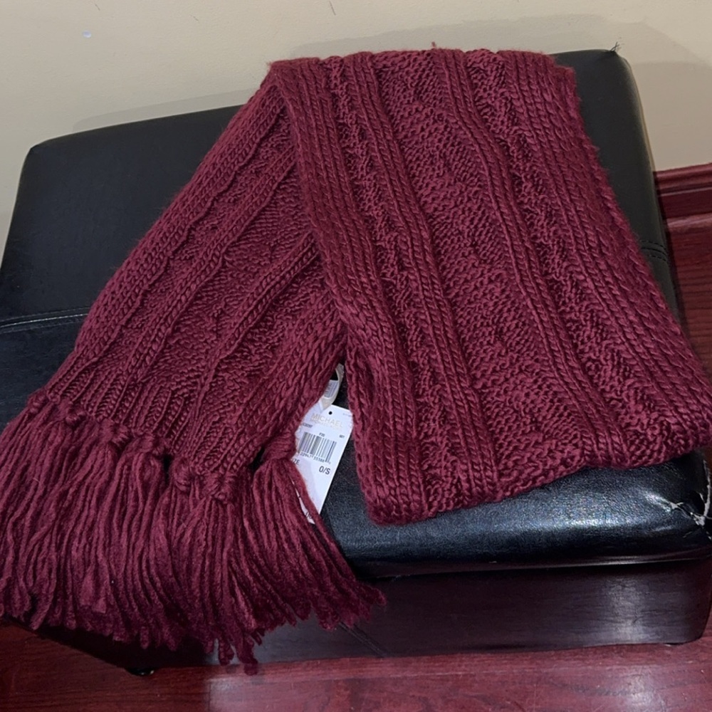 MICHAEL Michael Kors Pointelle Cable-Knit Fringe
Tassels Scarf Red AUTHENTIC NWT - Picture 3 of 3